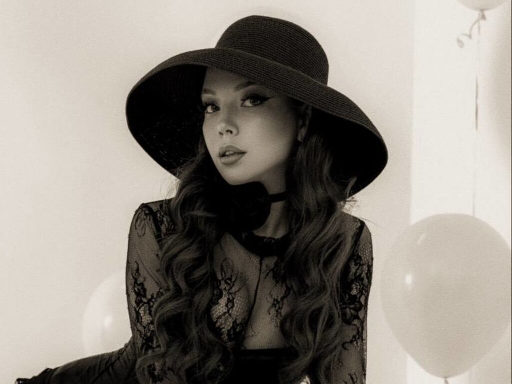 JessicaRu></p>

       
    </div>
    </div>
</div>
<div class=